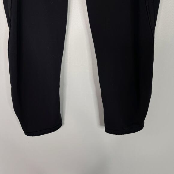 Lululemon Womens 4 Black Tulip Back Hem Cropped Capri Leggings Workout - Picture 4 of 11